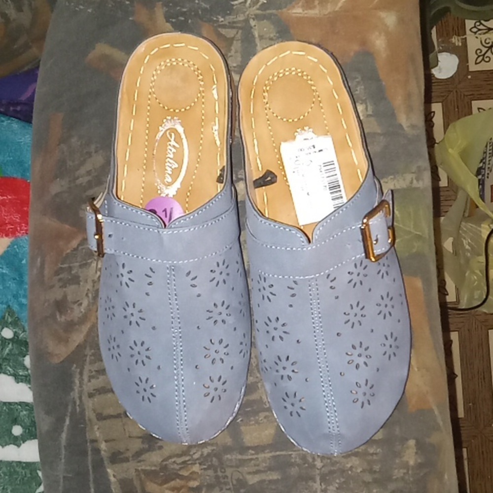 Woman's slip on shoes